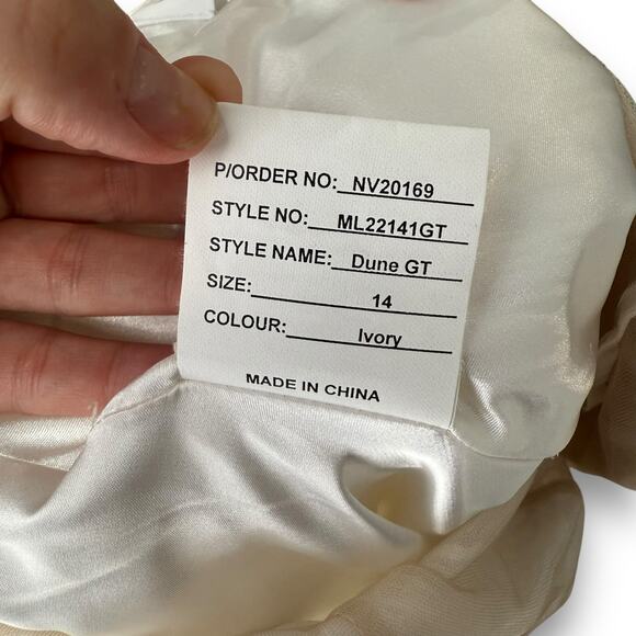 Elegant White Wedding Dress - Picture 9 of 12